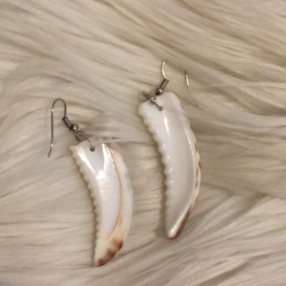 Shell Earrings - Picture 2 of 3